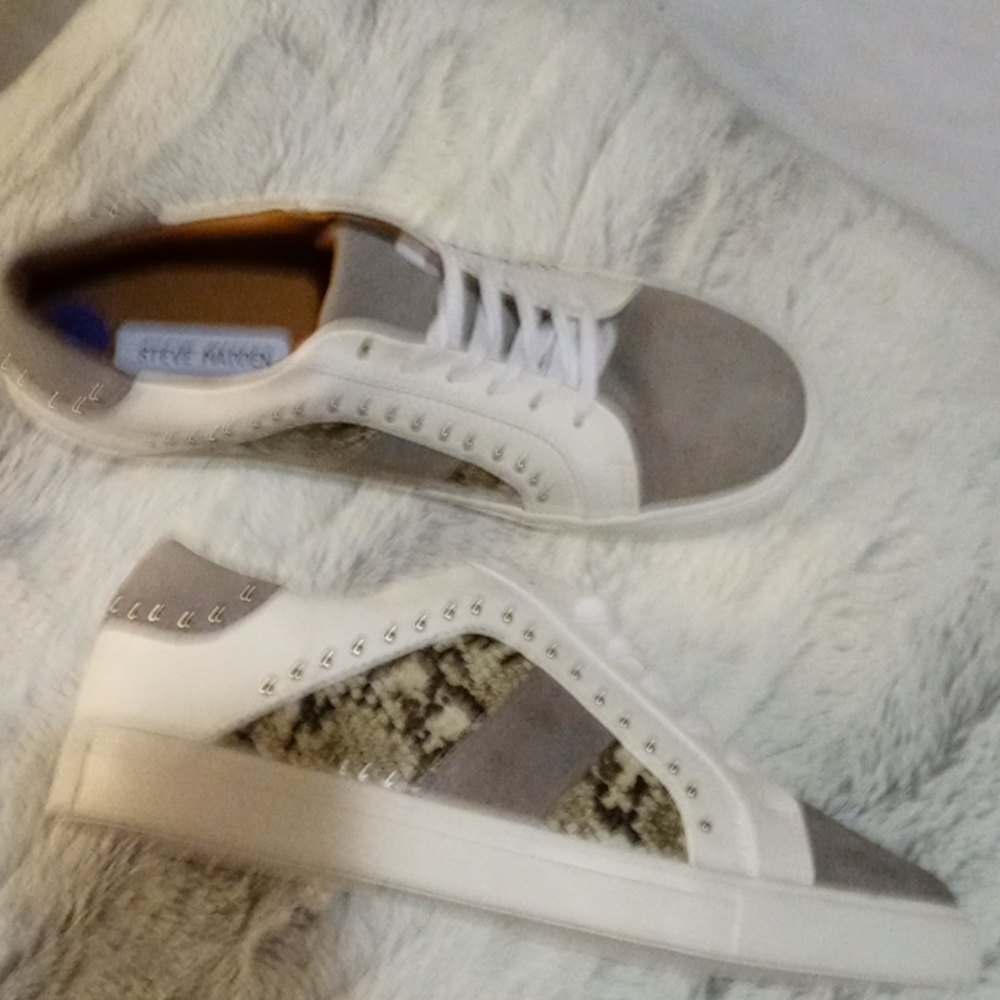 Womens sneakers